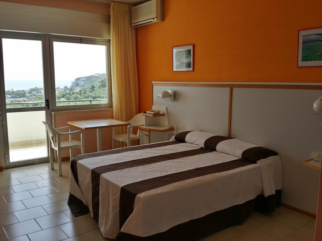 Centro Di Soggiorno Il Belvedere Vieste Værelse billede